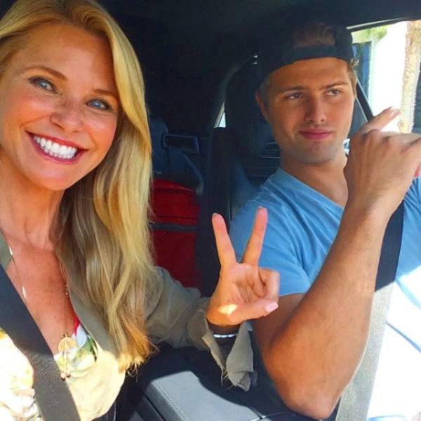 Вгадайте, скільки років цій дівчині (25 фото) – фото 9