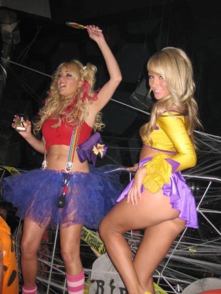 Сара Джин Андервуд приміряє костюми для косплею (66 фото) – фото 57