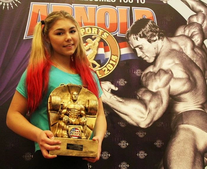 15-річна росіянка підняла штангу вагою 145 кг (25 фото) – фото 22