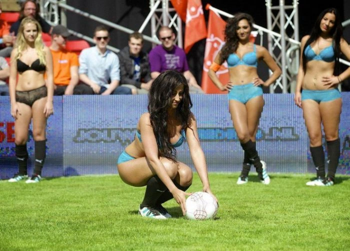 Чемпіонат світу з футболу у нижній білизні (24 фото) – фото 12