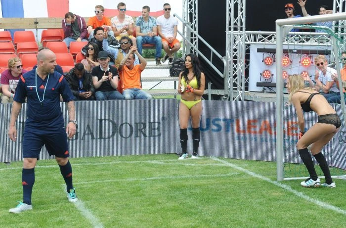 Чемпіонат світу з футболу у нижній білизні (24 фото) – фото 21