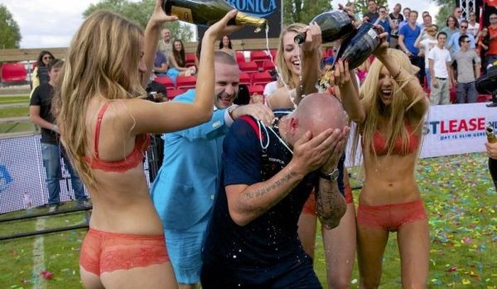 Чемпіонат світу з футболу у нижній білизні (24 фото) – фото 23