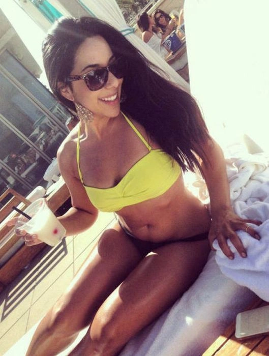 Сексуальні офіціантки в бікіні (43 фото) – фото 6