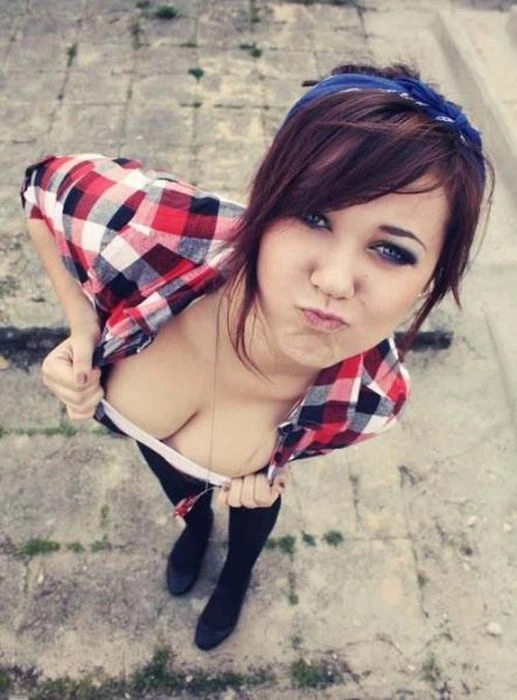 Дівчата з великими грудьми та красивим декольте (42 фото) – фото 38