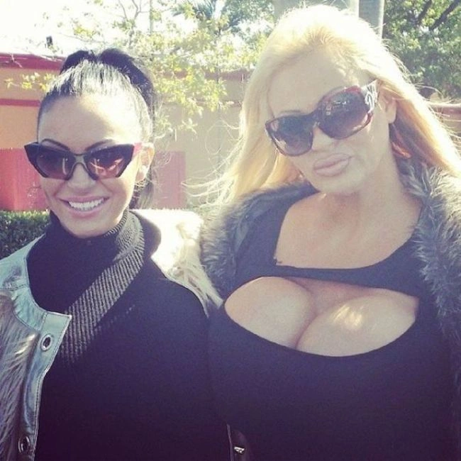 Кандидатка на звання володарки найбільшої груди в світі (21 фото) – фото 21