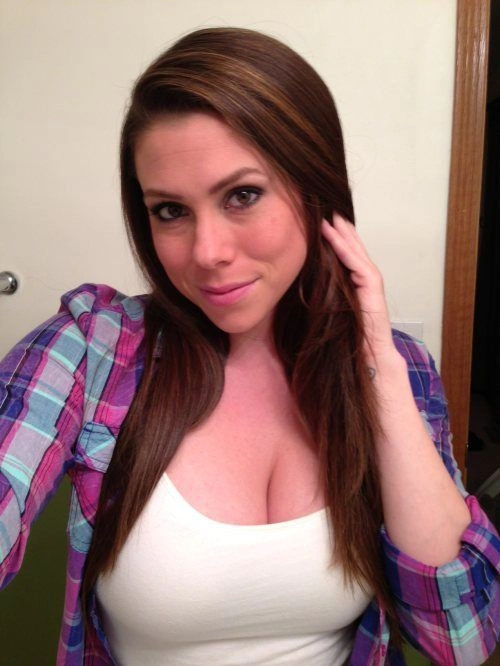 Худі дівчата з великими грудьми (44 фото) – фото 24