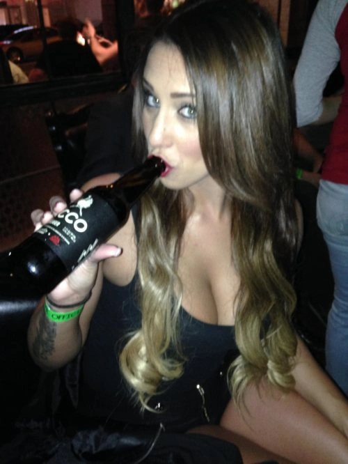 Худі дівчата з великими грудьми (46 фото) – фото 28