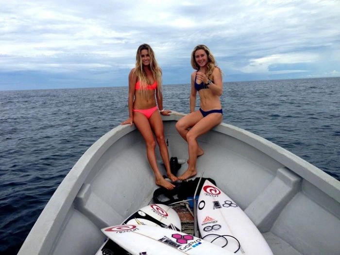 Алана Бланчард - професійна серфінгістка (40 фото) – фото 16