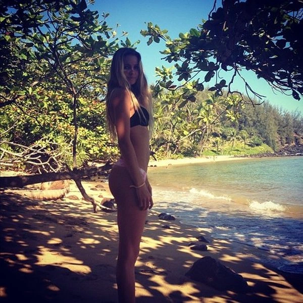 Алана Бланчард - професійна серфінгістка (40 фото) – фото 30