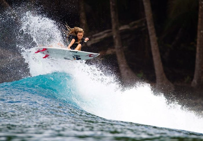 Алана Бланчард - професійна серфінгістка (40 фото) – фото 36