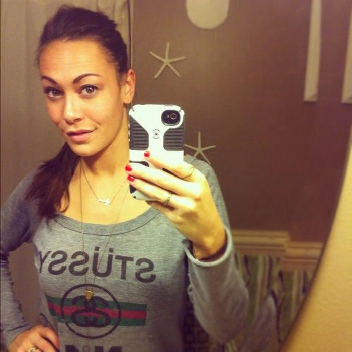 Дівчата фотографують своє відображення в дзеркалі (42 фото) – фото 16