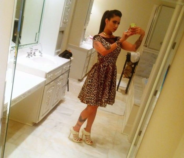 Дівчата фотографують своє відображення в дзеркалі (42 фото) – фото 21