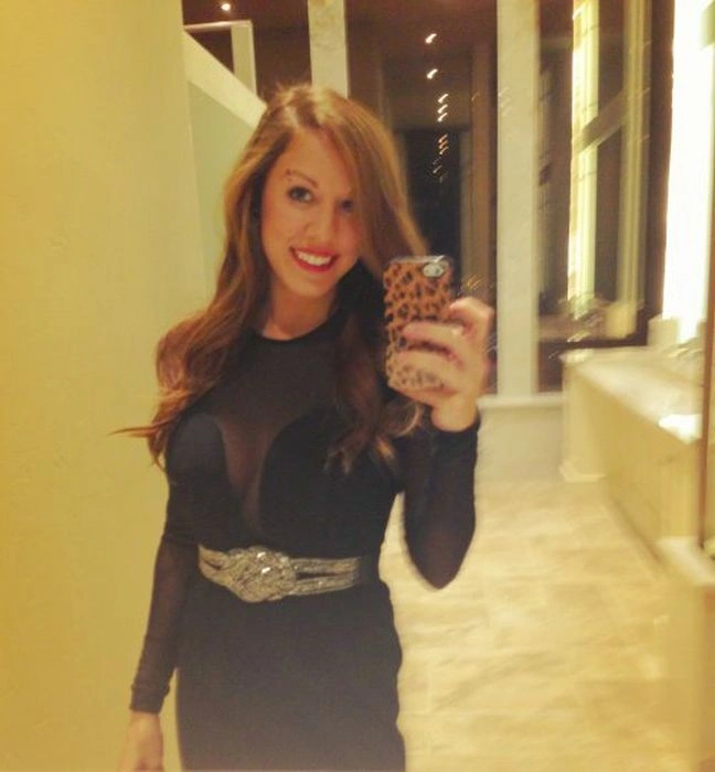 Дівчата фотографують своє відображення в дзеркалі (42 фото) – фото 22