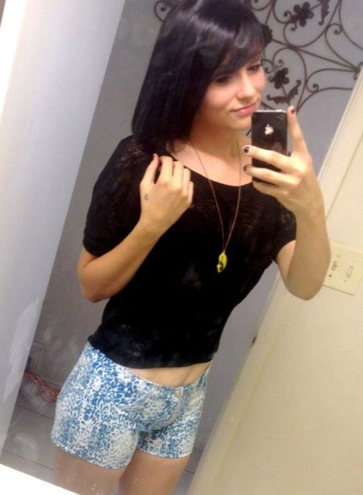 Дівчата фотографують своє відображення в дзеркалі (42 фото) – фото 28