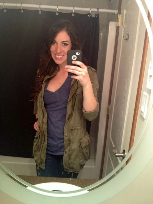 Дівчата фотографують своє відображення в дзеркалі (42 фото) – фото 30