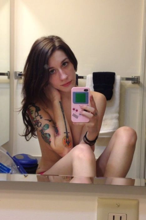 Дівчата фотографують своє відображення в дзеркалі (42 фото) – фото 34