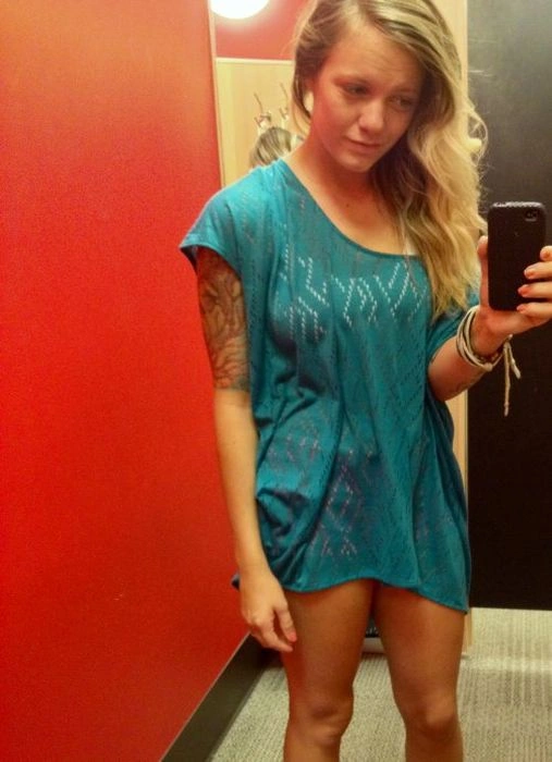 Дівчата фотографують своє відображення в дзеркалі (42 фото) – фото 35