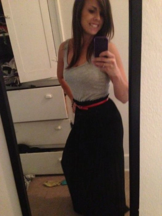 Дівчата фотографують своє відображення в дзеркалі (42 фото) – фото 37