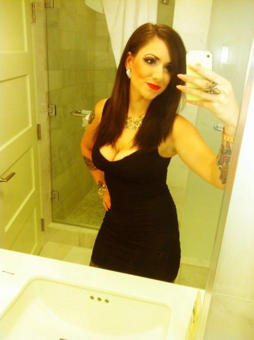 Дівчата фотографують своє відображення в дзеркалі (42 фото) – фото 42