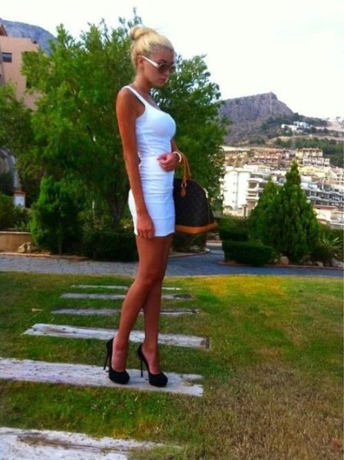 Дівчата в сексуальних платтях (45 фото) – фото 9