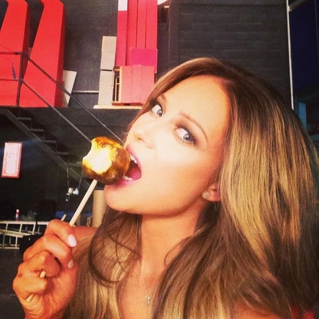 Топ-5 найбільш привабливих журналісток Чемпіонату світу з футболу 2014 року (20 фото) – фото 3