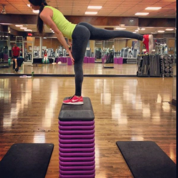 Спортивні дівчата в обтягуючих лосинах (60 фото) – фото 19