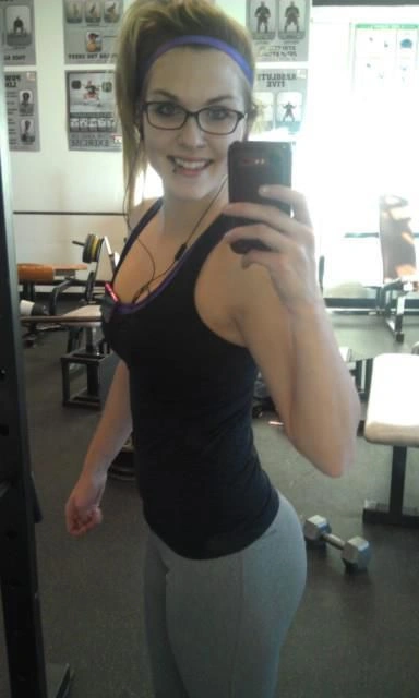 Спортивні дівчата в обтягуючих лосинах (60 фото) – фото 35