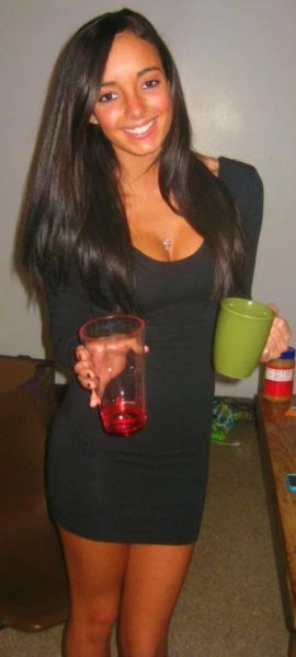 Елегантні дівчата в спокусливих платтях (50 фото) – фото 10