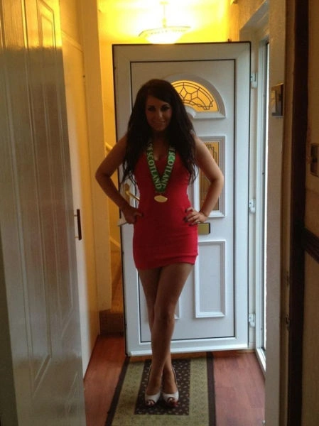 Елегантні дівчата в спокусливих платтях (50 фото) – фото 35