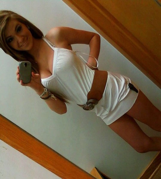 Елегантні дівчата в спокусливих платтях (50 фото) – фото 45