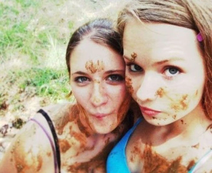 Дівчата в бруді (30 фото) – фото 16