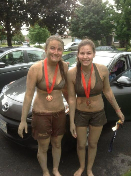 Дівчата в бруді (30 фото) – фото 19