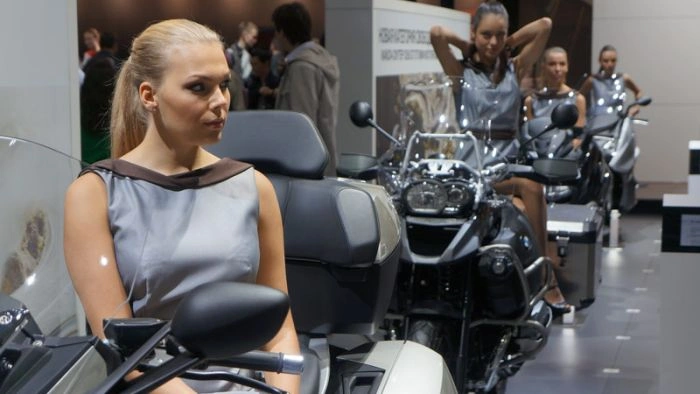 Дівчата Московського Міжнародного автомобільного салону (31 фото) – фото 4