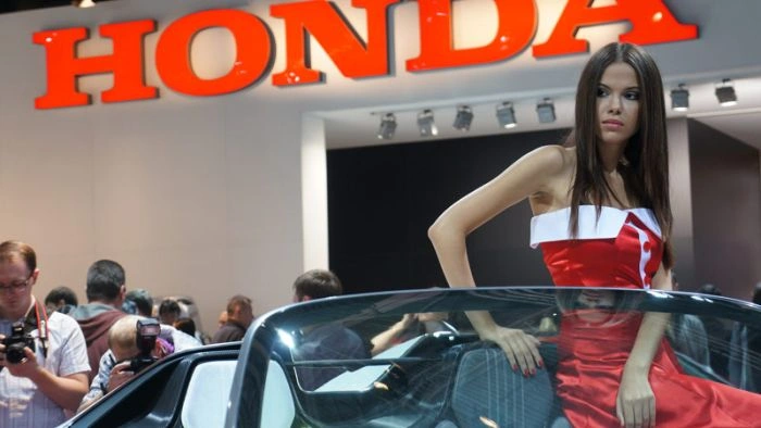 Дівчата Московського Міжнародного автомобільного салону (31 фото) – фото 11