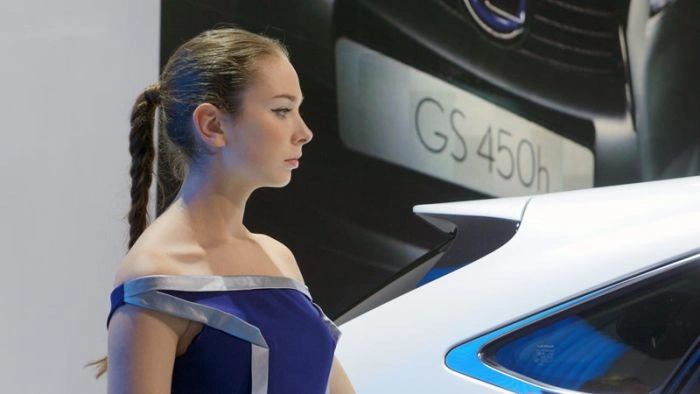 Дівчата Московського Міжнародного автомобільного салону (31 фото) – фото 16