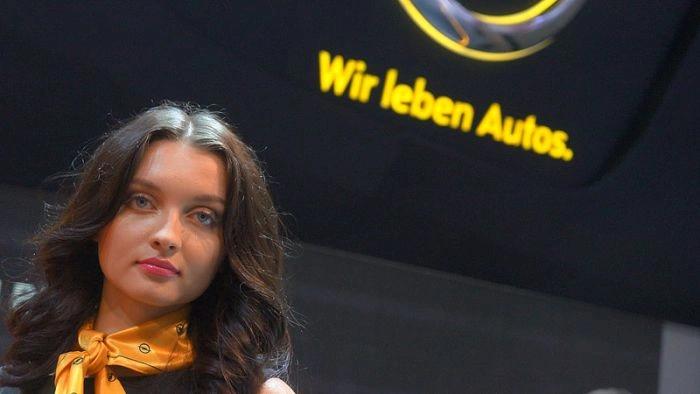 Дівчата Московського Міжнародного автомобільного салону (31 фото) – фото 20