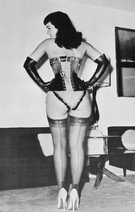 Жіночі панчішки та нижня білизна середини минулого століття (53 фото) – фото 35