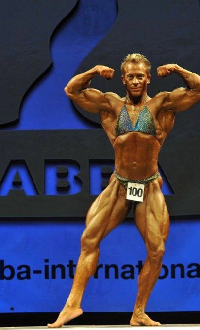 Каролайн Ванг. Жінка-бодібілдер (30 фото + відео) – фото 19