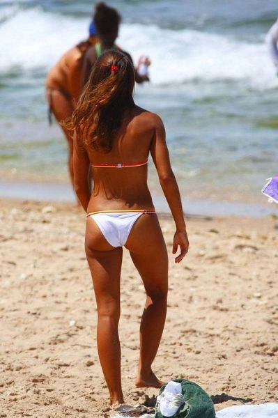 Літні дівчата в бікіні (54 фото) – фото 4