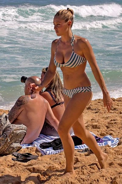 Літні дівчата в бікіні (54 фото) – фото 39