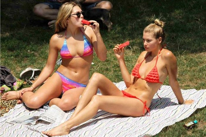 Літні дівчата в бікіні (54 фото) – фото 53