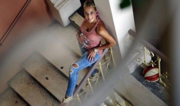 Антонія Місура - спортсменка-баскетболістка з витонченим стилем (25 фото) – фото 1