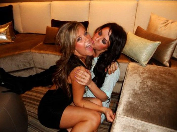 Дівчата в відвертих платтях (38 фото) – фото 4