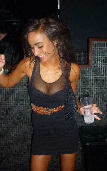 Дівчата в відвертих платтях (38 фото) – фото 10