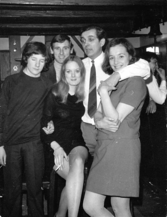 Короткі спідниці з минулого (107 фото) – фото 26