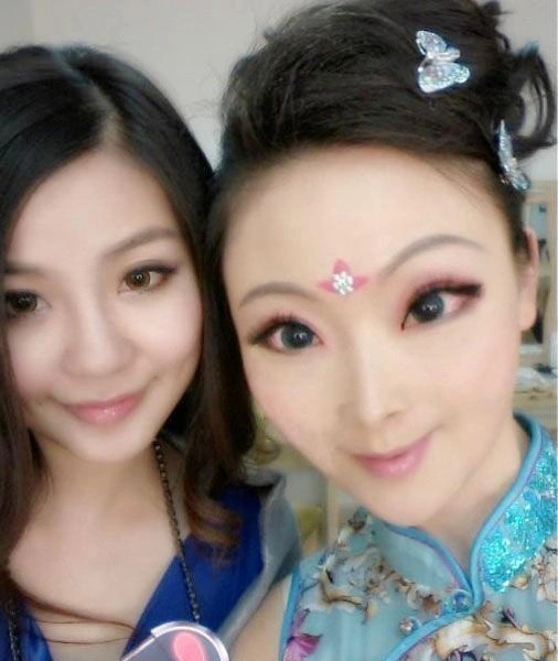 Дівчина "жива лялька" з Китаю (40 фото) – фото 21