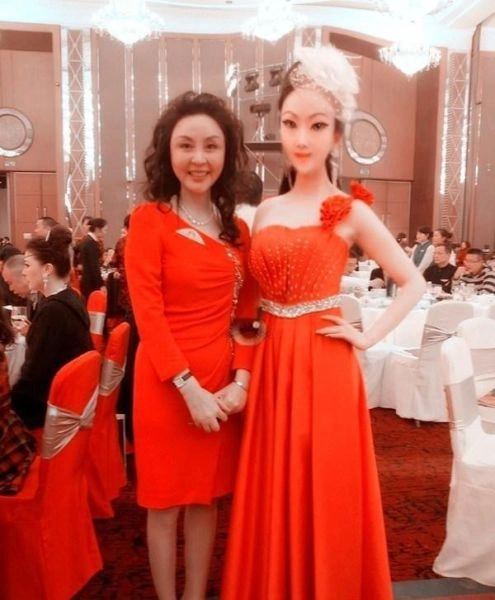 Дівчина "жива лялька" з Китаю (40 фото) – фото 25