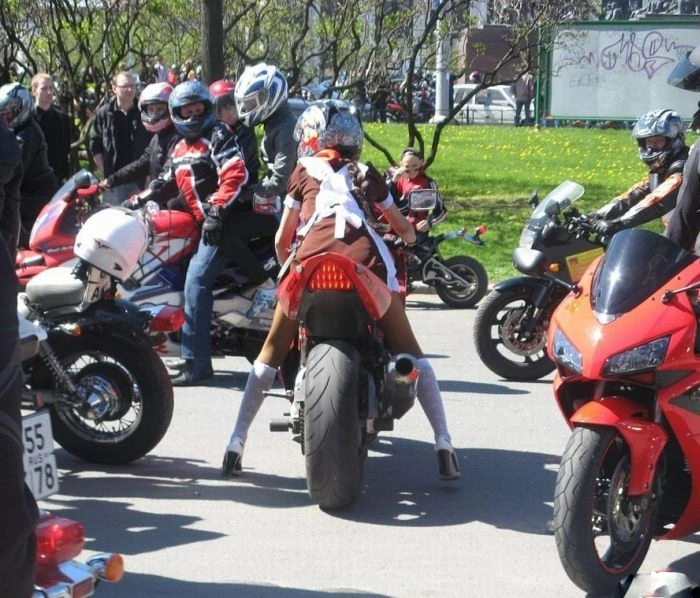 Емма - шанувальниця мотоспорту (15 фото) – фото 7