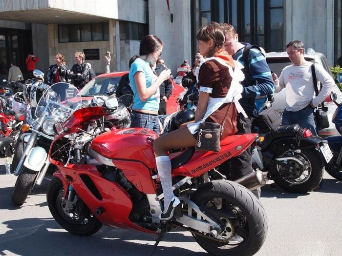 Емма - шанувальниця мотоспорту (15 фото) – фото 9