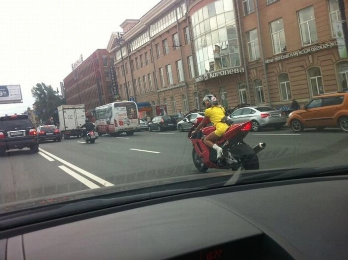 Емма - шанувальниця мотоспорту (15 фото) – фото 12